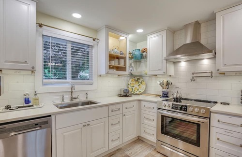 Cottage Grove Cottage | Hot Tub & Fenced Yard: Cozy Cottage Grove Home
