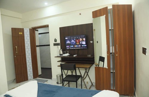 Whitefield Cabin | Hotel Rest O ITPL