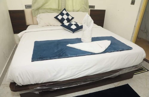 Whitefield Cabin | Hotel Rest O ITPL