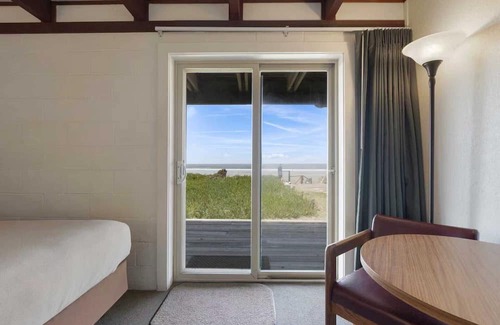 Bertsch-Oceanview House | Crescent Beach Motel