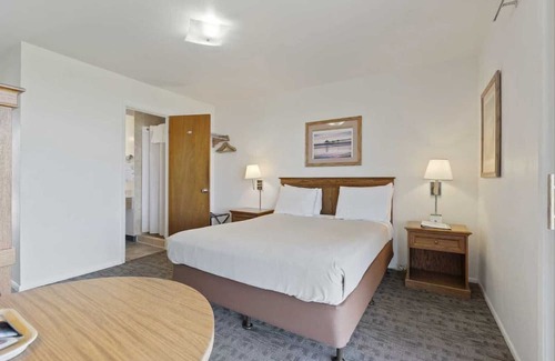 Bertsch-Oceanview House | Crescent Beach Motel
