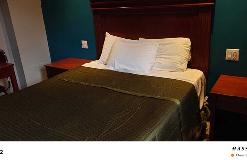 The Queensway Hotel | Queensway Motel