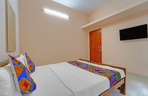 Tirupur Hotel | Fabhotel Praneeth Residency