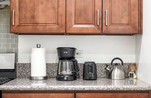 Westmont House | Spacious & Bright Home Fully Equipped