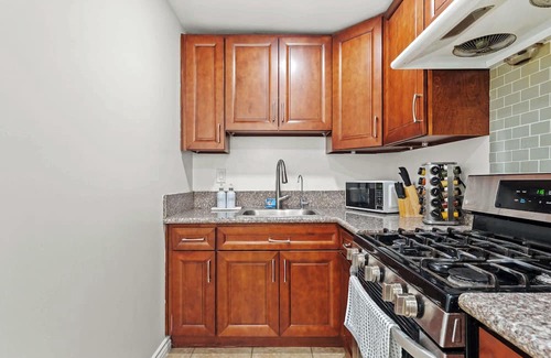 Westmont House | Spacious & Bright Home Fully Equipped