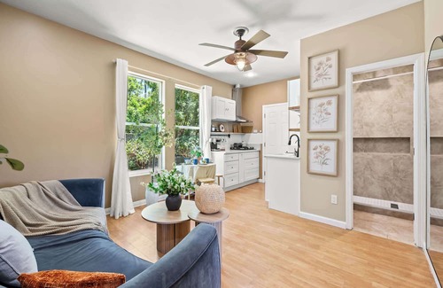 Pomona House | Tranquil Nature Retreat Private Patio & Cozy Charm