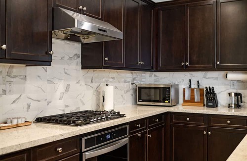 Ontario House | Comfort Style Home Near the Airport