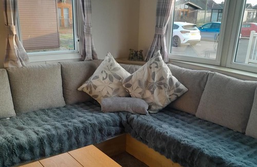 Mablethorpe Cabin | 3 Bed-sleeps 6-pets-parking-5 Min to Beach