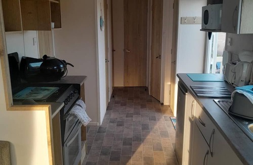 Mablethorpe Cabin | 3 Bed-sleeps 6-pets-parking-5 Min to Beach