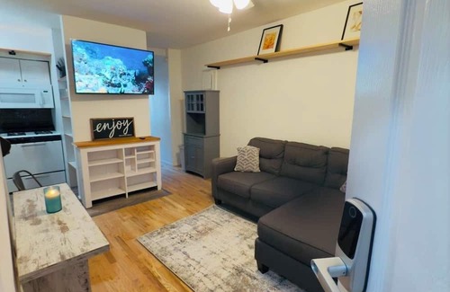Gowanus Apartment | Enjoyable 2-bedroom apartment in Brooklyn with WiFi and Backyard.