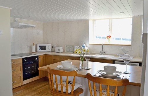 Henshaw Cottage | Countryside Charm Cottage Retreat for Couples