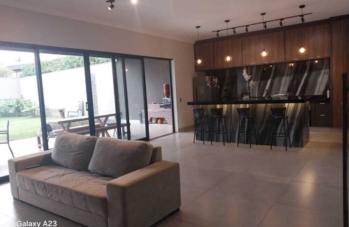 Rifaina House | House in luxury condominium with 2km of river in Rifaina accommodates 14 people