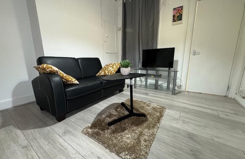 Croham House | South Croydon - Sleeps 4 - Garden - 85WalkingScore