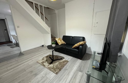 Croham House | South Croydon - Sleeps 4 - Garden - 85WalkingScore