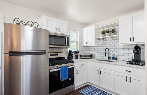 Wichita Falls House | COZY ALL-AMERICAN BUNGALOW