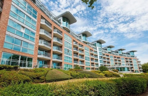 Nottingham Apartment | Charming 2-bedroom Penthouse in lovely Nottingham with WiFi, AC