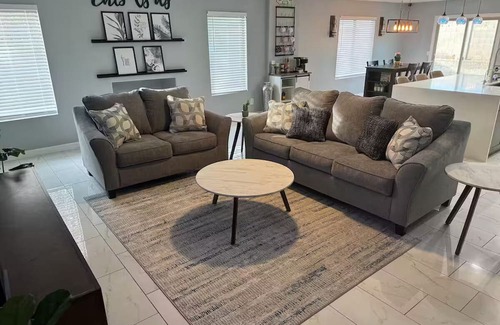 Canyon Trails House | Cozy Remodeled Homenn