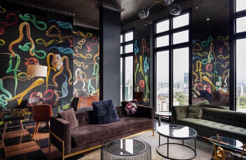 Hospital Apartment | Green Oasis at 21, City Views and Wonderland Vibes!
