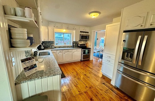 Elk Rapids House | 2 Blocks to beach, town. Close to vineyards, GLEF