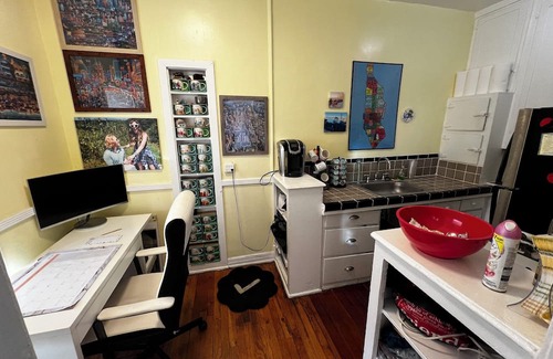 Hollywood Hills Apartment | Charming studio with lovely balcony in Hollywood Hills!
