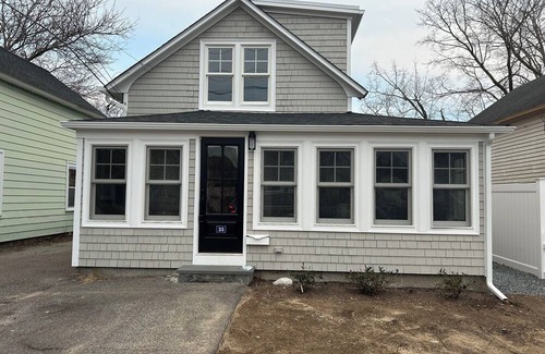 Barrington House | Cottage by the Bay: Cozy 2-bedroom house in charming Barrington with AC, WiFi