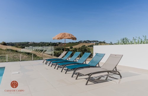 Cadaval Cottage | Your perfect country retreat! Villa with saltwater swimming pool.
