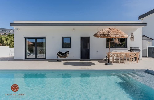 Cadaval Cottage | Your perfect country retreat! Villa with saltwater swimming pool.