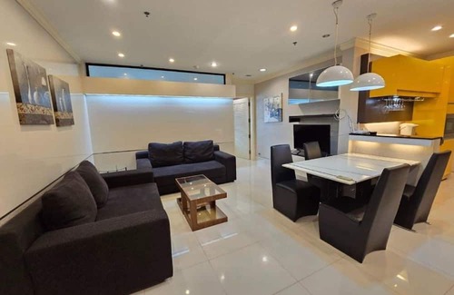Nana Apartment | Super Large Central Asoke MRT BTS 237 Sqm Sleeps 8