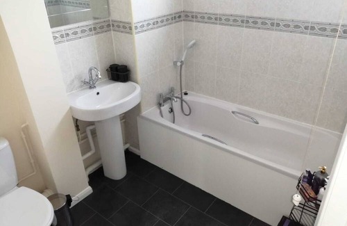 Aylesbury House | 3-bedroom house in enjoyable Aylesbury with WiFi