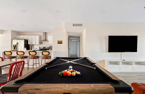 Shea North Estates House | Desert Paradise - Family Friendly - Fridge Stocking - Sleeps 12 - Pool+Hot Tub!