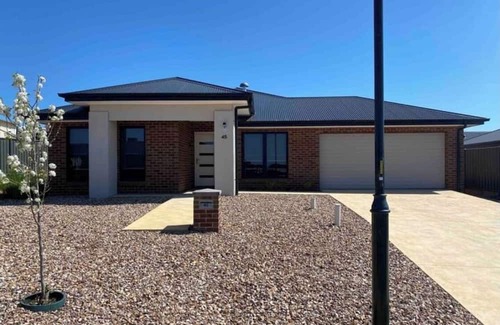 Maryborough House | Wattle City Stays… Modern home in Maryborough