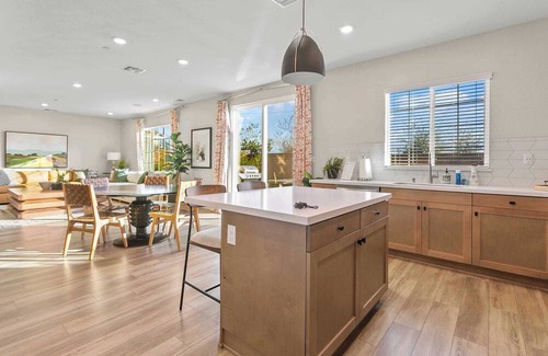 Ontario House | Elegance on Foxglove #41643