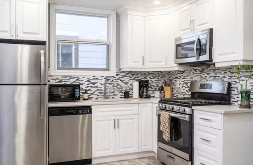 Hamilton House | 3-BR Near Fairfield Park & Local Groceries w/WIFI