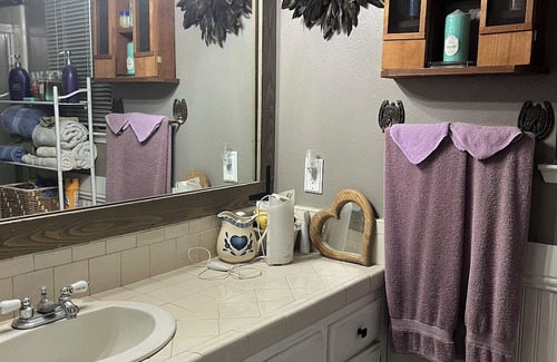 Hanford House | Western Charm: Cozy Rustic Room