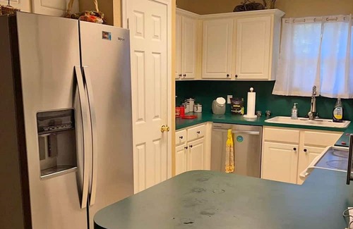 West Tawakoni House | Lake house. One bedroom with walking closet. Shared bath with his/her vanity