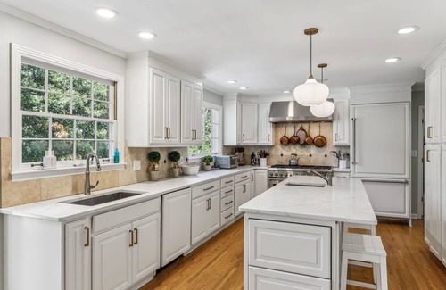Oak Hill House | Spacious Family Retreat: Private 1-Acre Oasis by Radnor Lake, Downtown Nashville