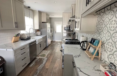 Charter Oak House | Charming house in pleasant Glendora with WiFi and AC