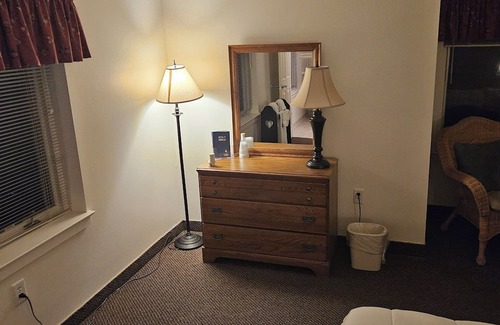 Valley Forge House | Charming 1-bedroom hotel with AC and WiFi in delightful Phoenixville