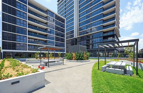 Liverpool Apartment | Liverpool Brand new 2 Br Apt City View + Parkingn