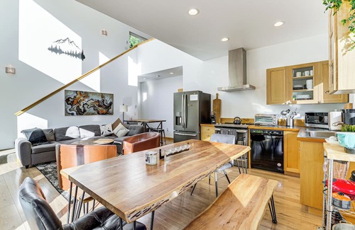 Leavenworth House | Lake Wenatchee Getaway w/Water & Mountain Views!