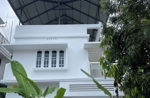 Kochi House | 3-bedroom independent bungalow in Kochi