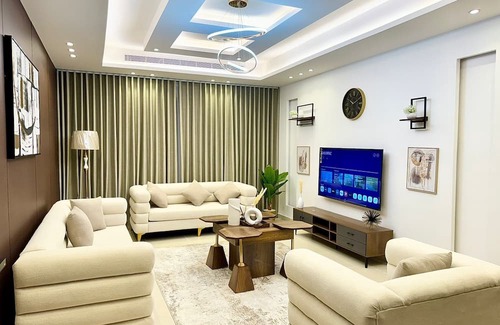 Mecca Apartment | 4 Bedroom Luxury Apartment Near Haram With Full Kitchen and Large Living Room