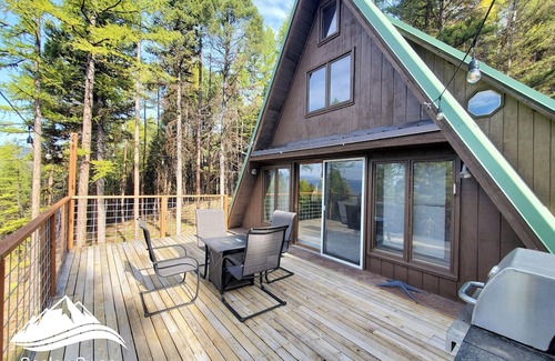 Seeley Lake Cabin | Das BârenHaus is a Charming 2-bedroom A-frame cabin in lovely Seeley Lake