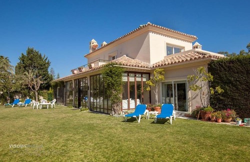 Atalaya-Isdabe Villa | Villa 'Casa Magna' with Private Pool, Wi-Fi and Air Conditioning