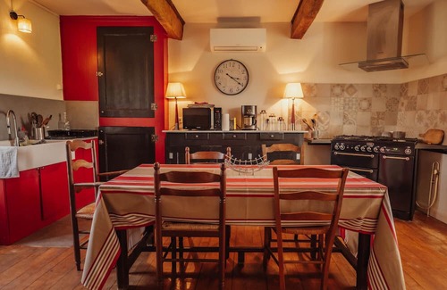 Rouede House | Country House 'Maison De Rouède' with Mountain View, Wi-Fi and Air Conditioning