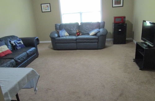Clarkdale House | Charming 1-bedroom space with livingroom WiFi and AC in fabulous Douglasville
