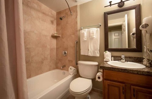 Brownsville Resort | Beautiful Holiday Inn Club Mount Ascutney Resort