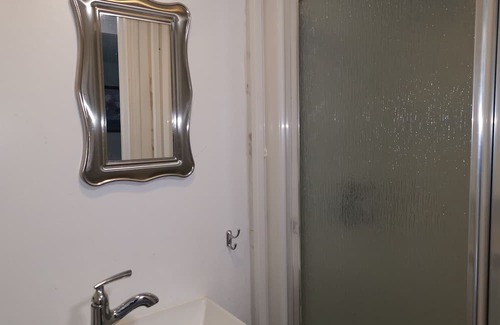 Ottawa Division Apartment | Cozy Eco downtown studio