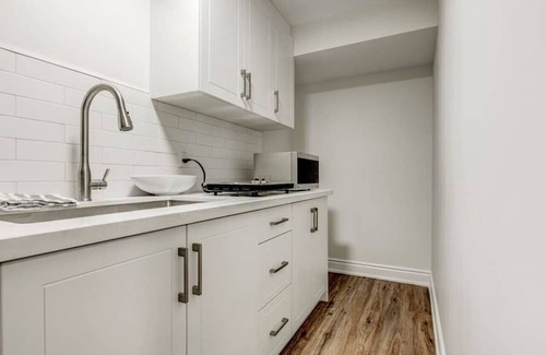 Churchill Meadows Apartment | Beautiful Bassinger - Suite 2