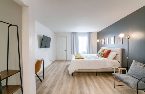 Lincoln Apartment | Room 101 - Fully renovated suite in terrific Lincoln with Wifi & King-Size Bed